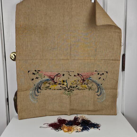 Vintage unfinished embroidered birds crash linen and floss 28 x 32 - Picture 4 of 9